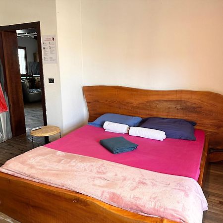 Divina Hostel Tirana Buitenkant foto