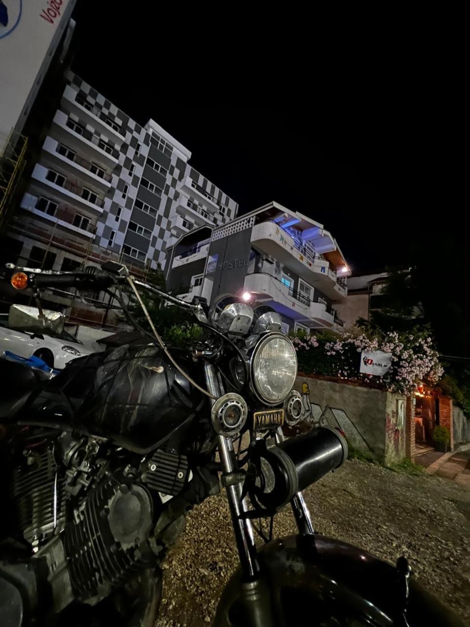 Divina Hostel Tirana Buitenkant foto