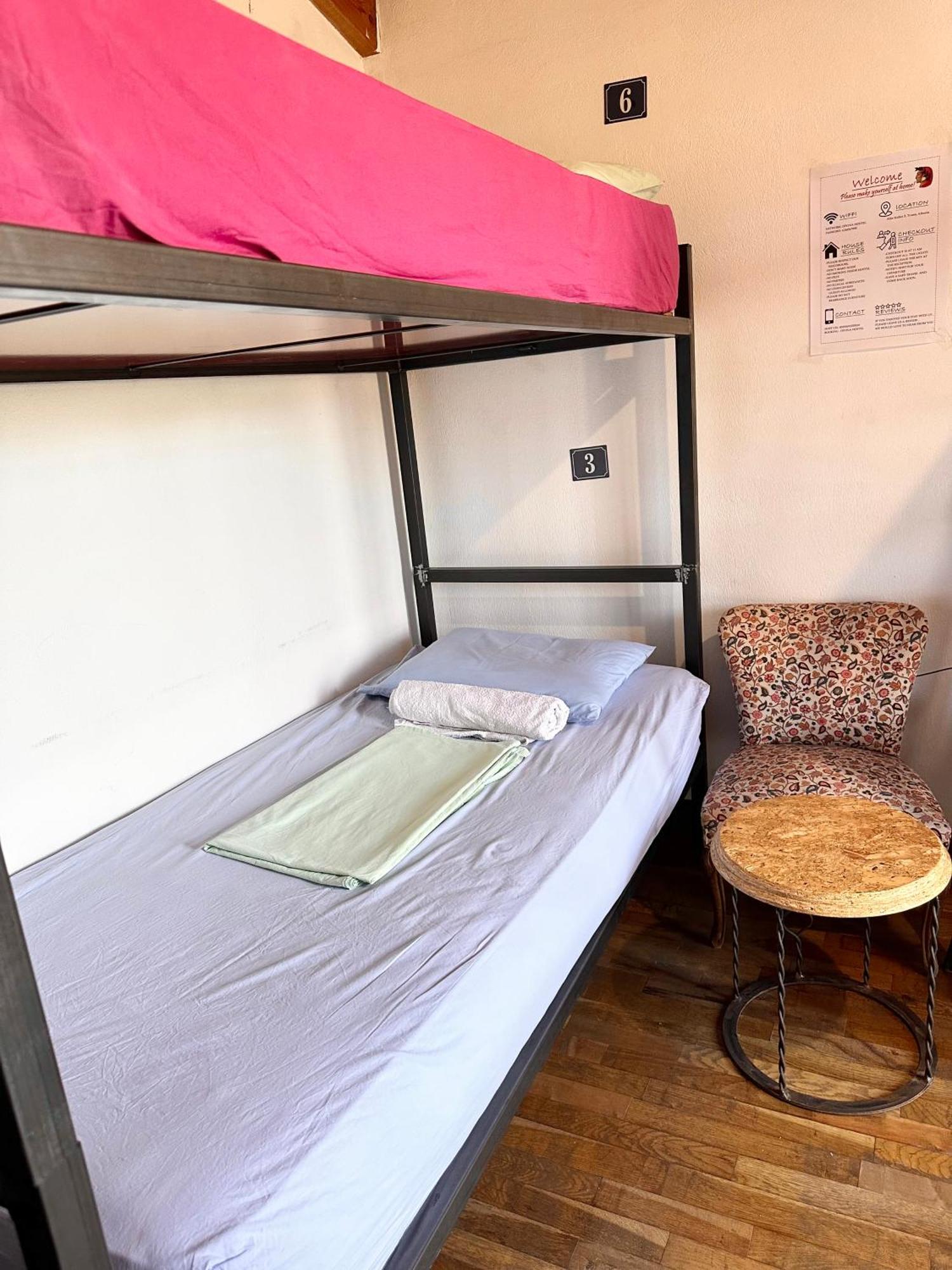 Divina Hostel Tirana Buitenkant foto