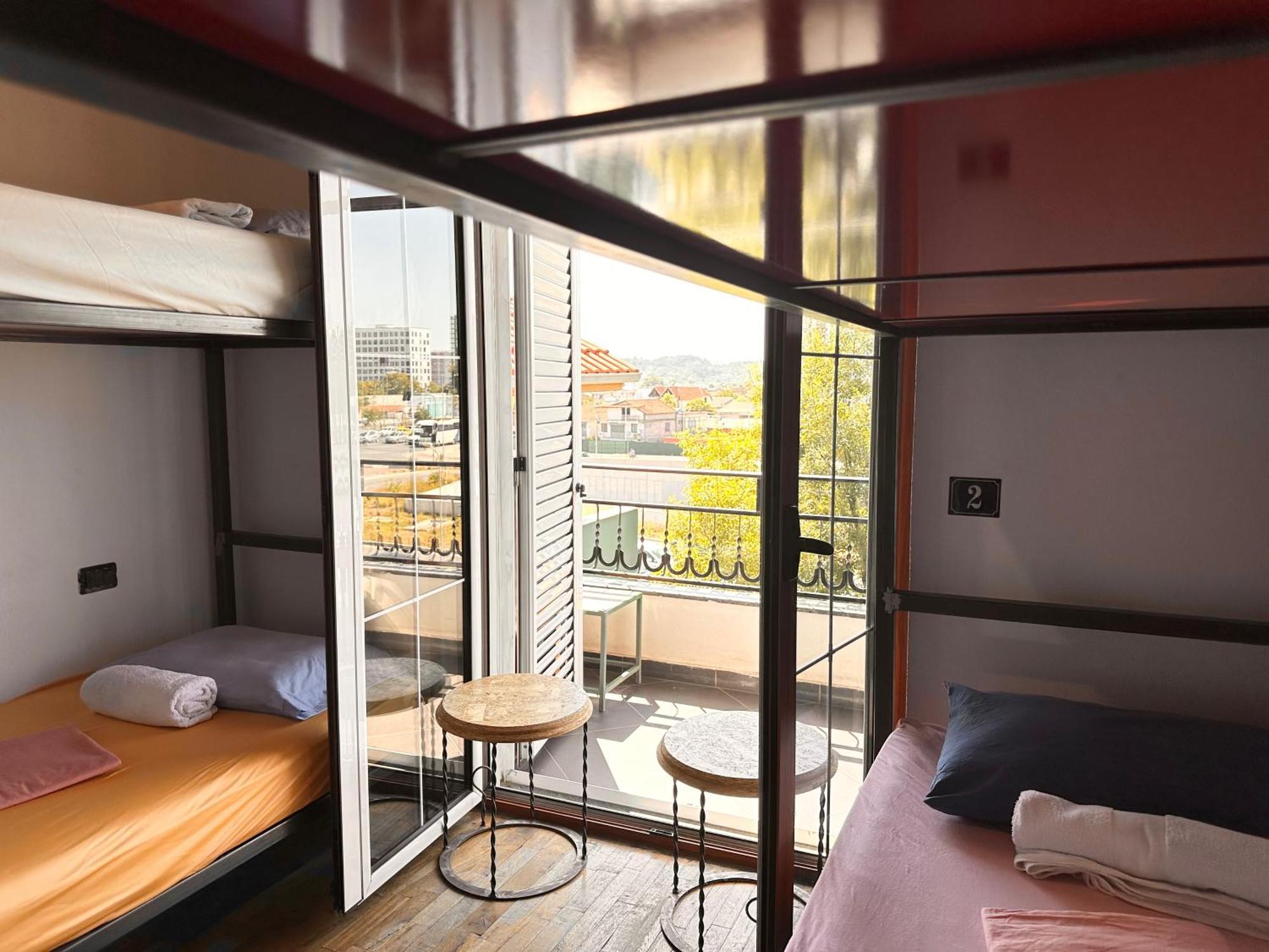 Divina Hostel Tirana Buitenkant foto