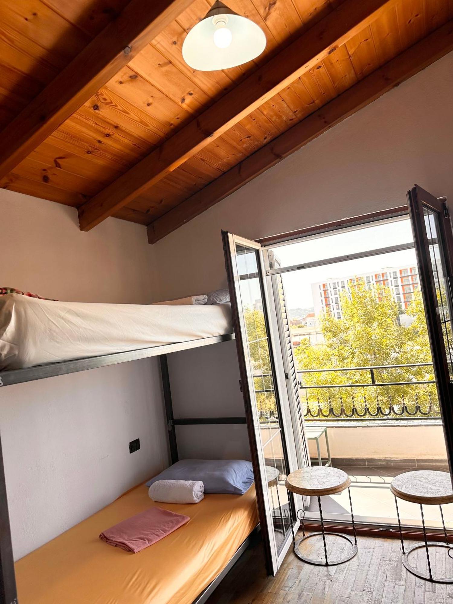 Divina Hostel Tirana Buitenkant foto